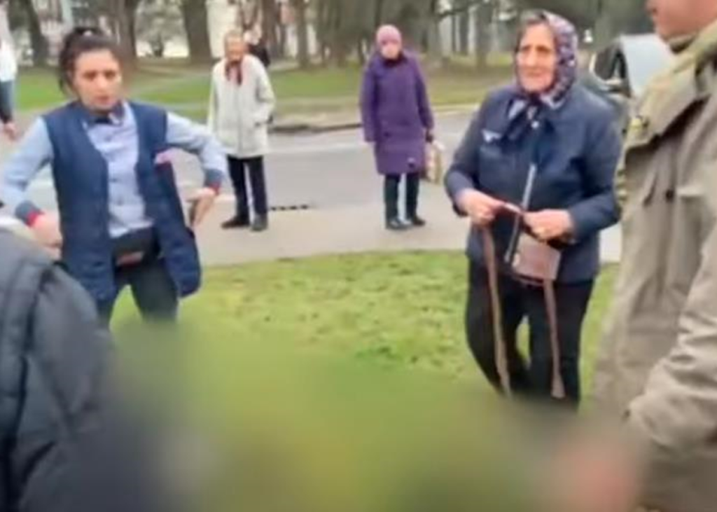 У Львові жінки "відбили" чоловіка від ТЦК