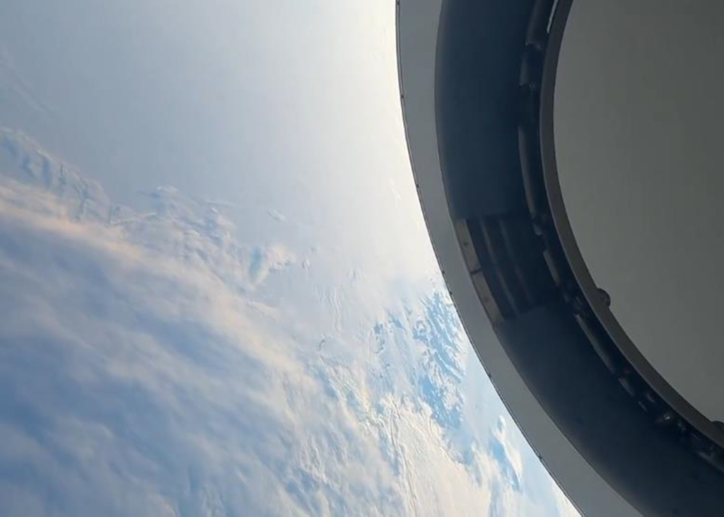 Астронавти SpaceX показали перші кадри польоту над Антарктидою