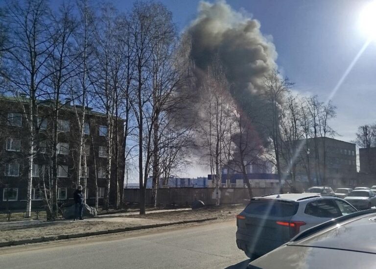 В Петрозаводську палає суднобудівний завод