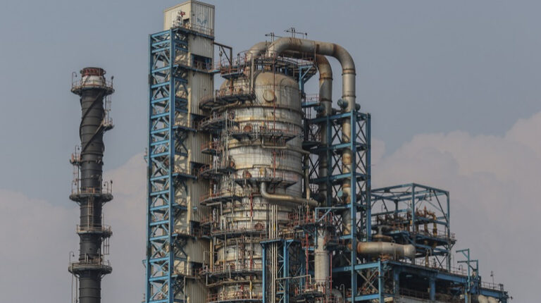 Вартість російського експорту нафти впала
