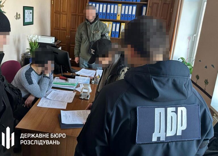 Судитимуть суддю з Житомирщини, яка передала своєму батькові закриті дані
