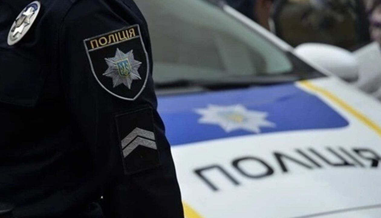 Молодь влаштувала танці біля алеї загиблих Героїв на Рівненщині