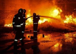 РФ запустила по Києву балістику, сталася пожежа