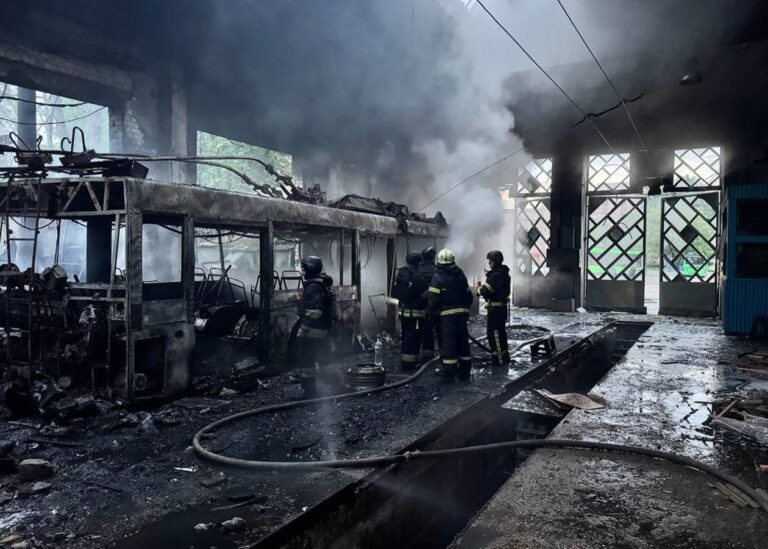 Удар на Харкову: пошкоджено понад 30 будинків і транспортне депо