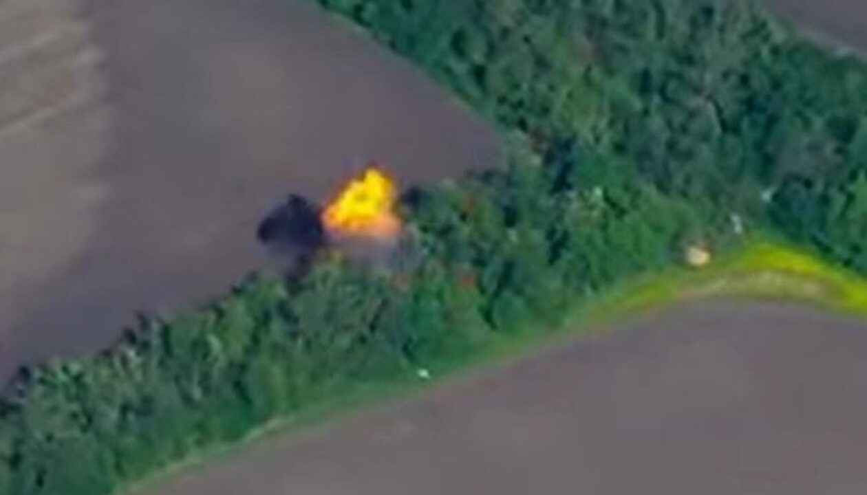 Оператори дронів уразили російську станцію РЕБ
