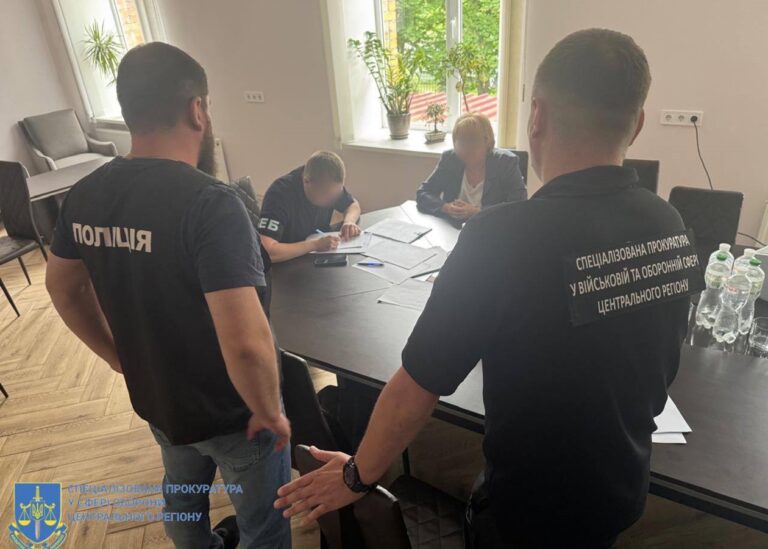 Бухгалтера "оборонки" підозрюють в ухиленні від сплати податків на 325 млн