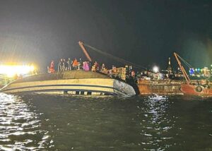 У В'єтнамі перекинувся човен із туристами: 27 загиблих