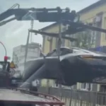 Мережа жартує з комунальника, який наважився евакуювати авто вартістю $250 тис.