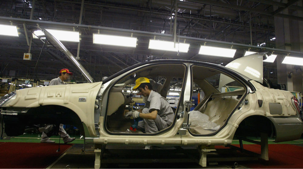 Nissan хоче виробляти електромобілі під брендом Foxconn аби врятувати завод у Японії