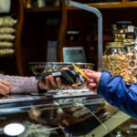 В Україні виторг через касові апарати продовжує зростати: регіони з найбільшим зростанням
