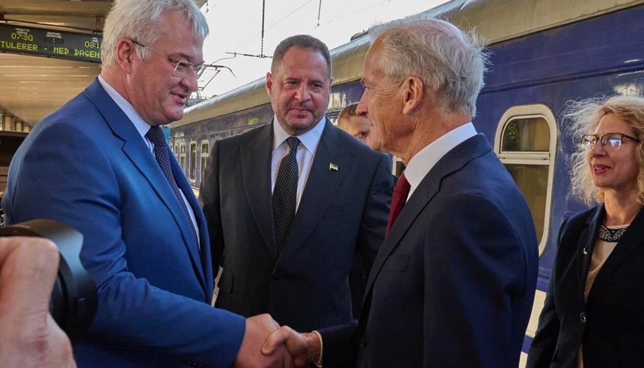 Прем’єр-міністр Норвегії прибув у Київ