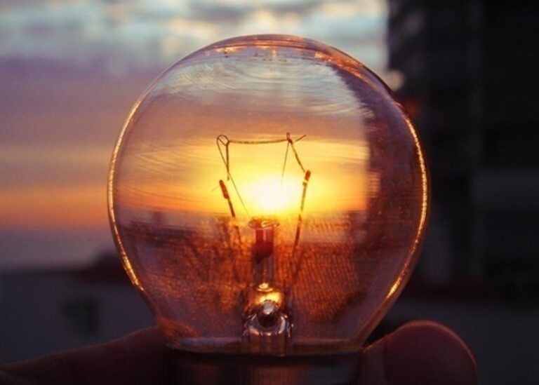 СюжетГрафіки відключень повертаються: які міста перші