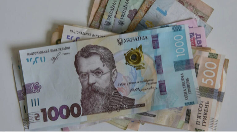 Поліція замовила браслетів для підозрюваних на 40 мільйонів: раніше їх бракувало