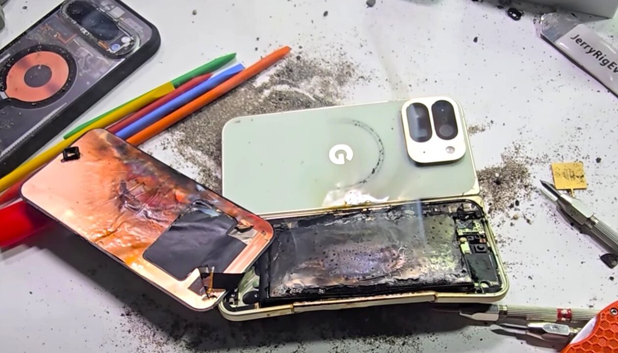Google Pixel 10 Pro Fold вибухнув під час тесту на міцність