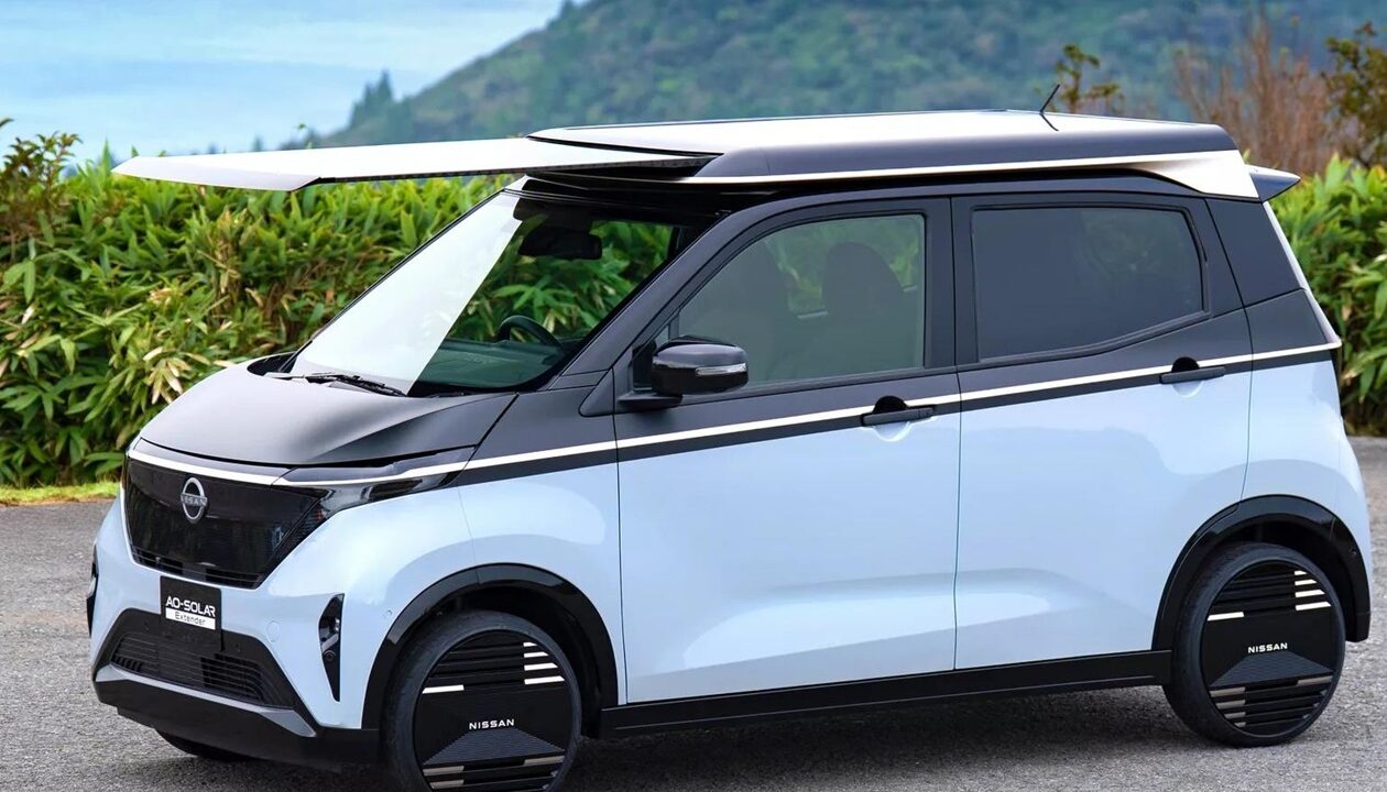 Nissan встановить сонячні батареї на даху електромобілів