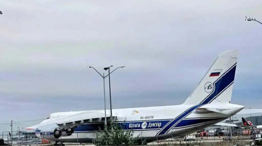 Канада хоче забрати вантажний літак РФ і подарувати його Україні