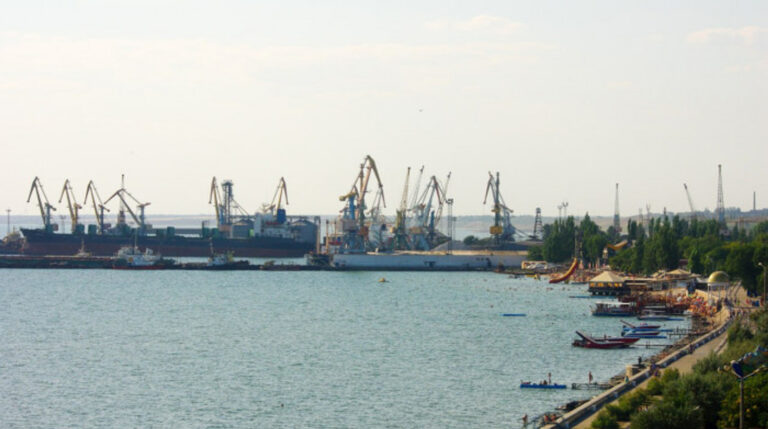 У порту окупованого Бердянська встановили пункт пропуску