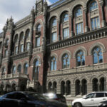 За тиждень Нацбанк продав 691 мільйон доларів