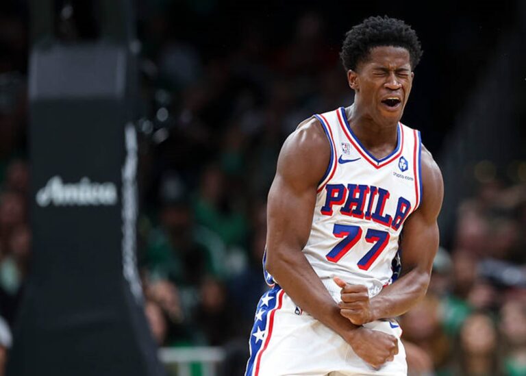 Новачок Філадельфії трощить усіх у дебюті