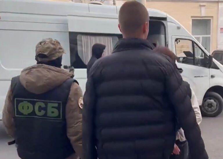 ФСБ заявила про затримання вісьмох "диверсантів"