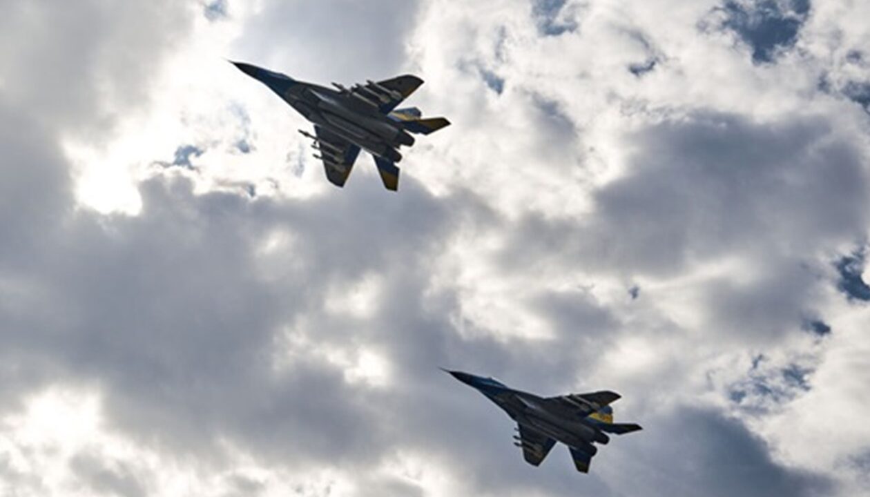 Повітряні сили показали роботу техніків F-16