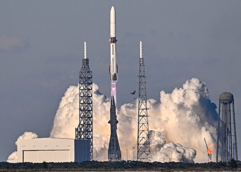 Blue Origin вперше зловила бустер ракети після запуску