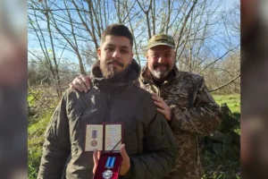 Тягнибок показав сина-воїна, нагородженого медаллю (фото)