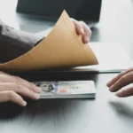 Від Міндічгейту до фармацевтичного лобі. Корупція формує нову кризу довіри