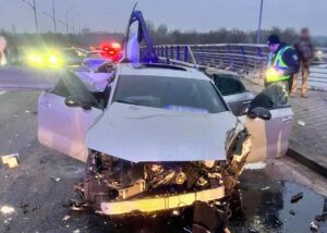 У Києві через ДТП перекрили рух біля мосту Метро