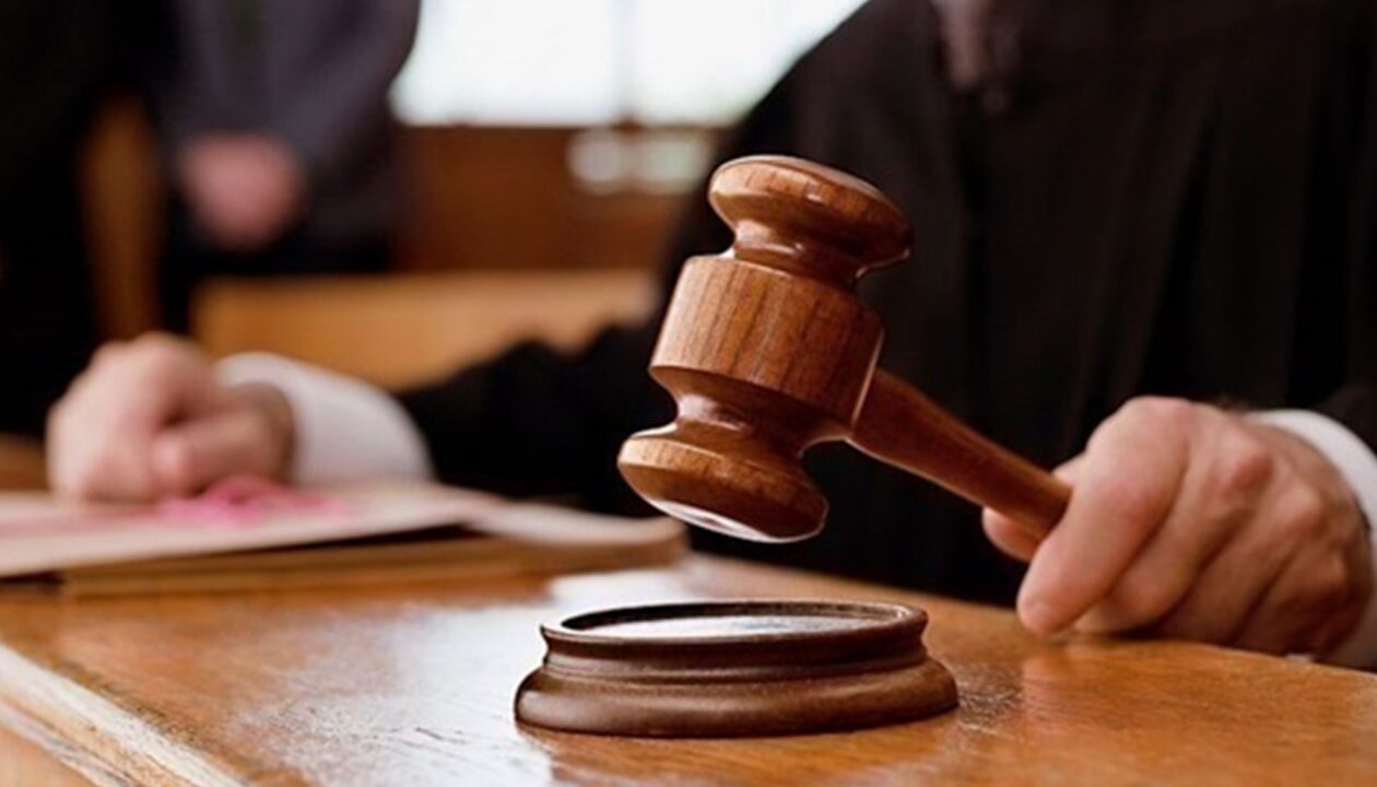 300 млрд за невипуск за кордон: суд зобов’язав розглянути позов чоловіка