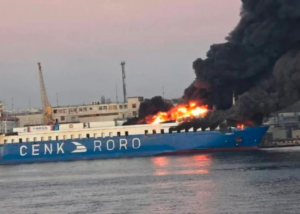 В Одесі після вибухів спалахнуло судно