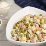 Скільки коштує приготувати салат «Олів’є» на новорічний стіл до 2026 року. Перелік цін