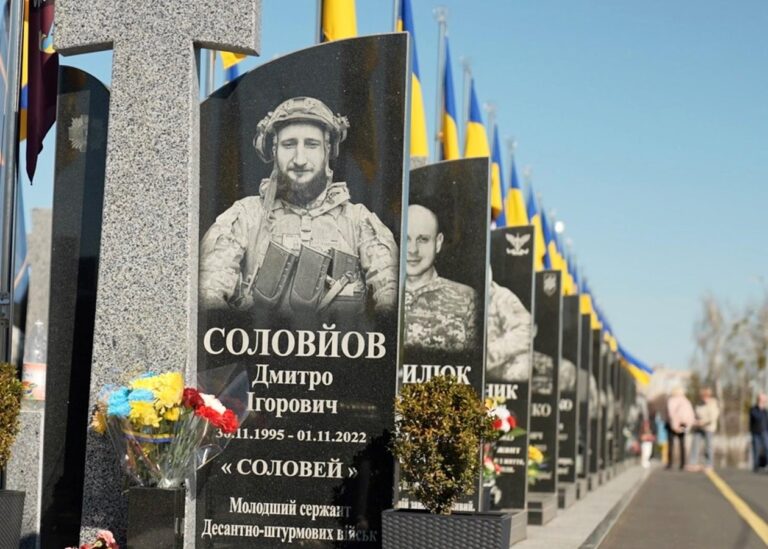 Росія завдала удару по цвинтарю та Алеї героїв у Черкасах