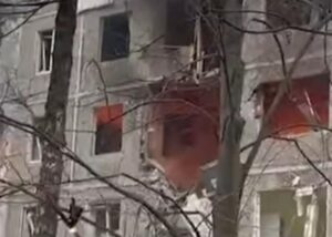 В Чернігові дрон поцілив по багатоповерхівці: є загиблі