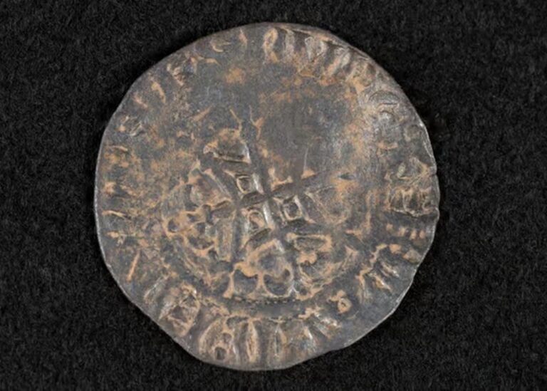 У Шотландії металошукач-аматор виявив найдавнішу відому монету країни