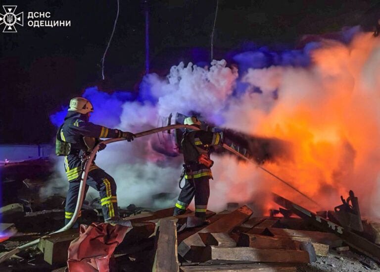 РФ атакує Одесу: є влучанння в будинок і монастир