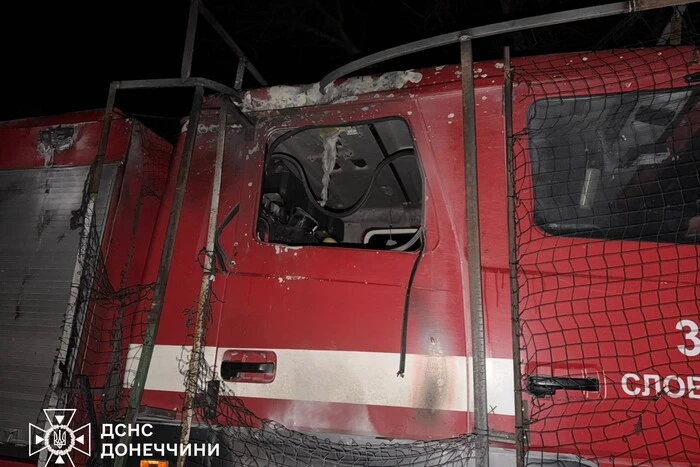 На Донеччині окупанти вдарили FPV-дроном по рятувальниках: четверо поранених