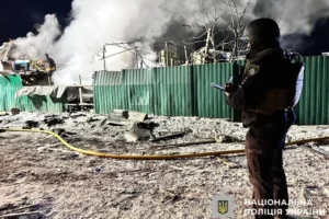 Нічна атака на Київщину: загинув чоловік, пошкоджено приватні будинки та багатоповерхівку