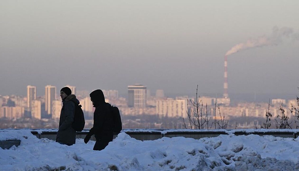 Київ розгортає додаткові опорні пункти обігріву