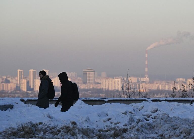 Київ розгортає додаткові опорні пункти обігріву