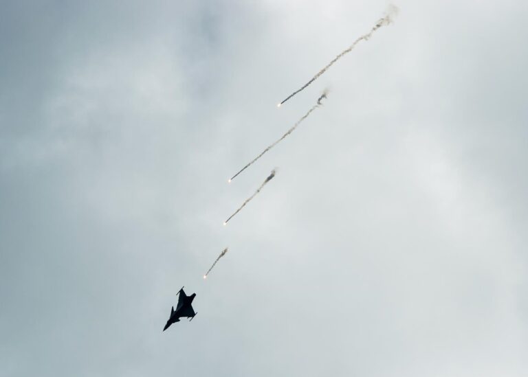 Орієнтуючись на досвід України: Saab озброїть Gripen ракетами проти дронів