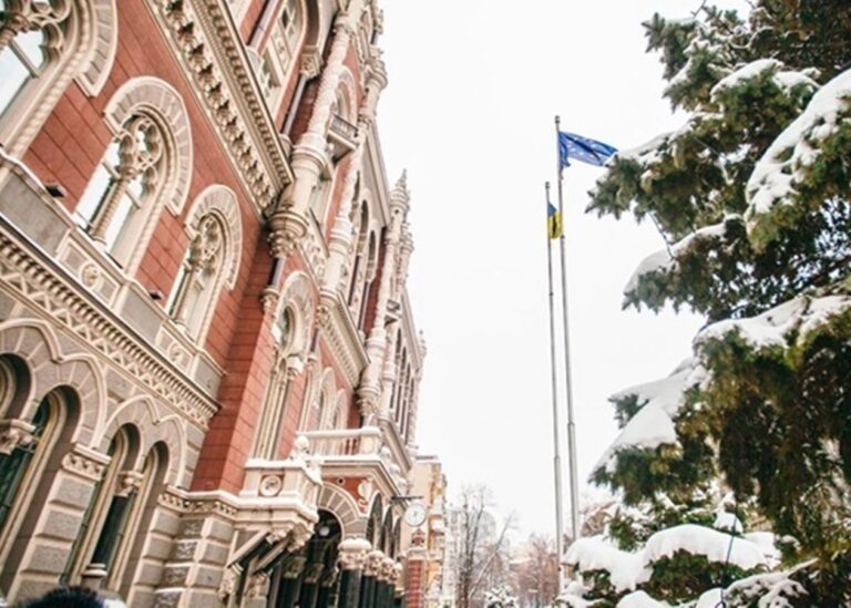 НБУ зменшив продаж доларів на початку лютого