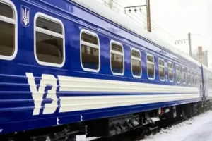 «Укрзалізниця» обмежила рух поїздів через загрозу обстрілів: деталі