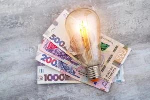 Ціна електроенергії на ринку «на добу наперед» впала до мінімуму: названо причину