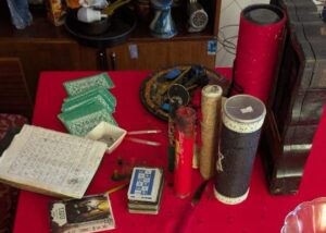 "Віщували" дружинам загиблих військових: у Києві викрили трьох "ясновидиць"