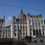 Угорщина "узаконила" арешт грошей і золота України