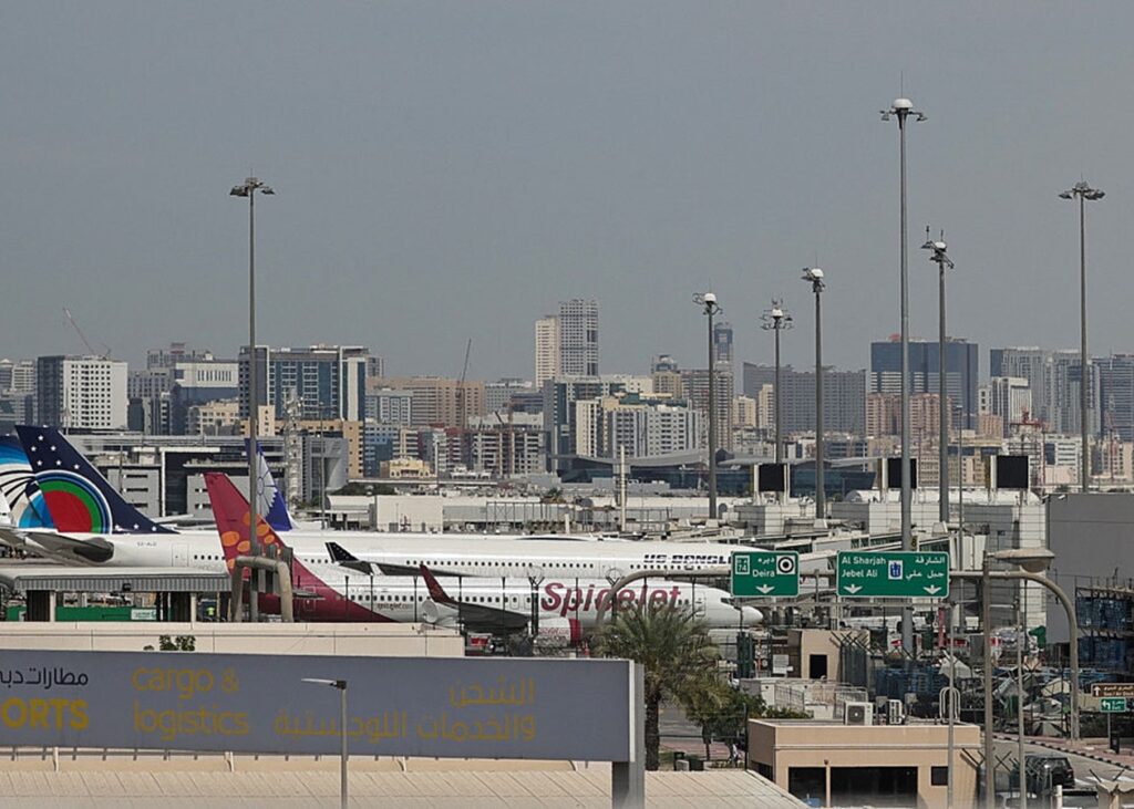 Дрони впали на території дубайського аеропорту: четверо поранених