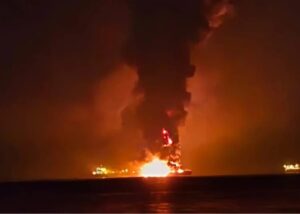 У Перській затоці горять нафтові танкери після атаки Ірану - ЗМІ