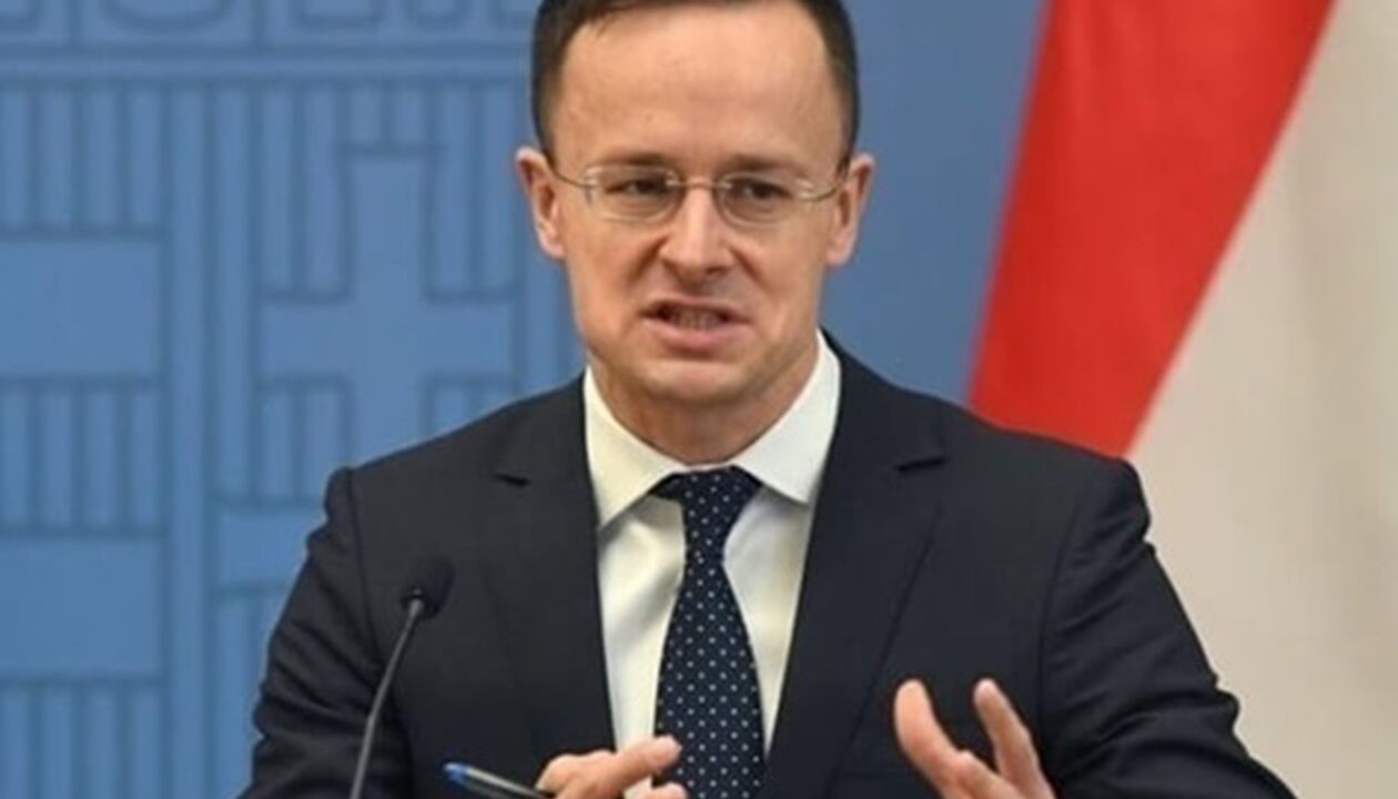 Сіярто: Країни Балтії грають за нотами Зеленського