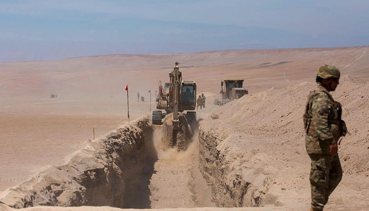 "Захист від нелегалів": Чилі почала копати рів на кордоні з Перу